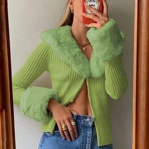 90s/00s fur trim sweater